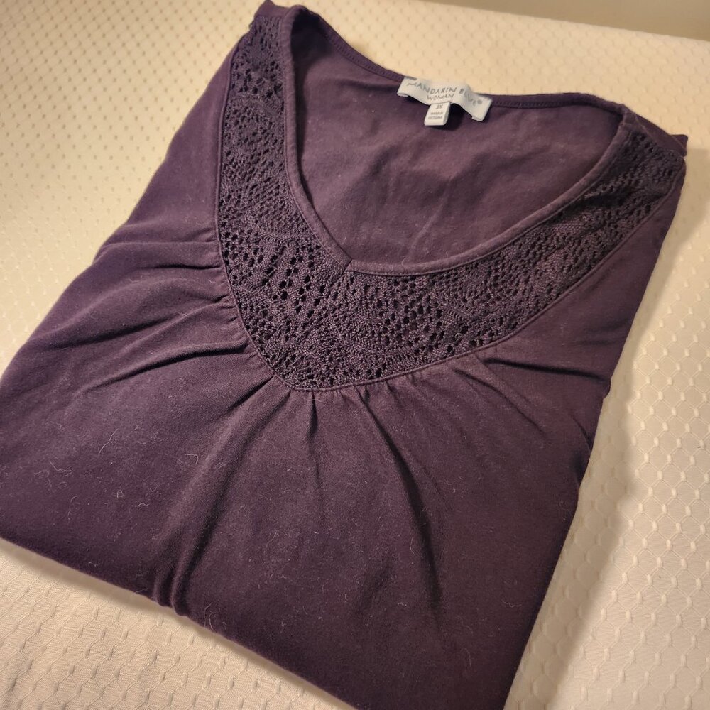 Mandarin Blue Lace Trim‎ V-Neck Tee Black / Size 3X - Picture 2 of 8